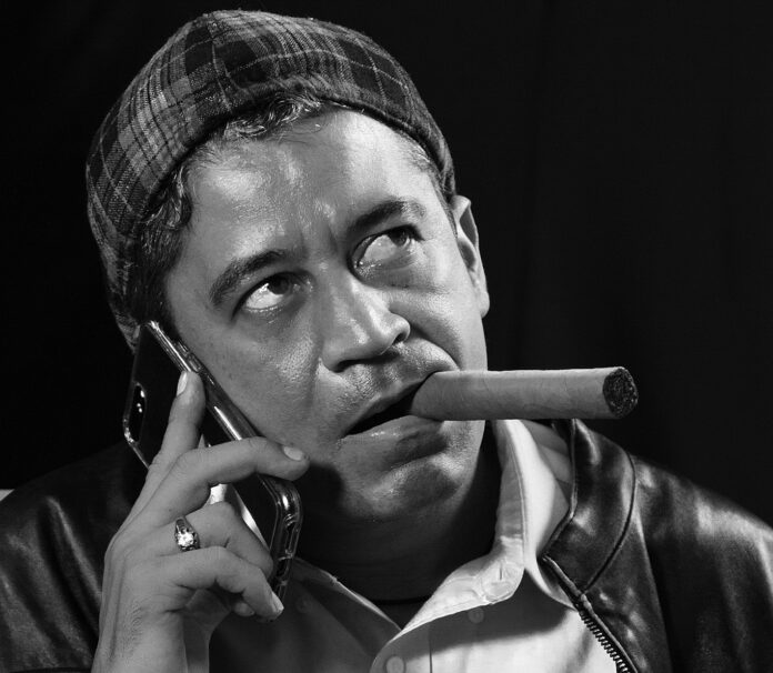 Carlos-Andres-con-un-tabaco @mundocap con un tabaco